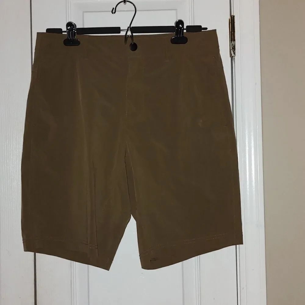 American Eagle active flex dark khaki shorts Sz 30